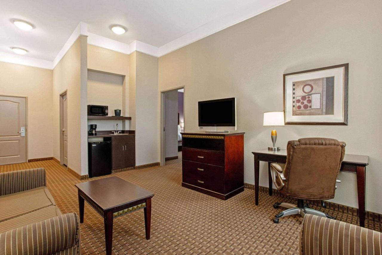 La Quinta By Wyndham Cleburne Hotel Bagian luar foto