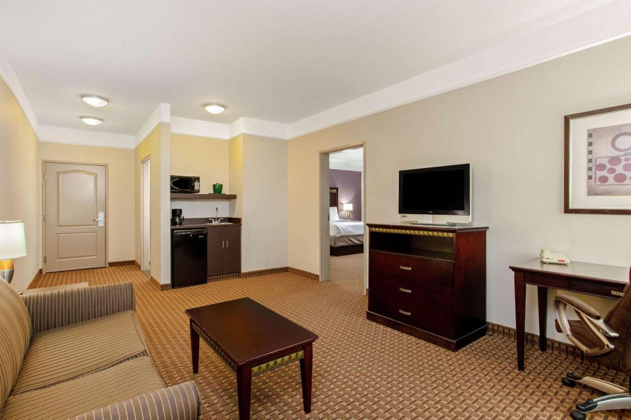 La Quinta By Wyndham Cleburne Hotel Bagian luar foto