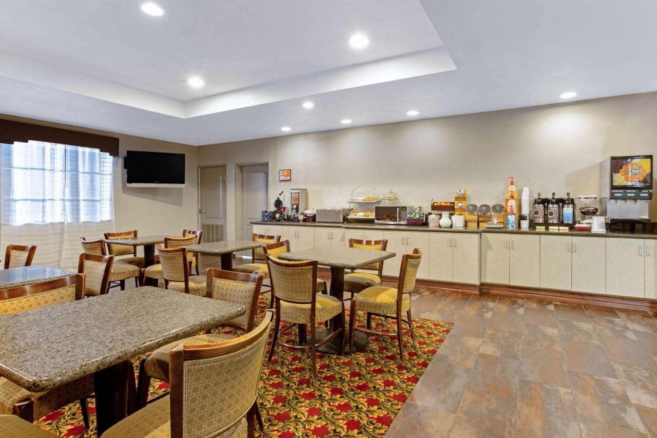 La Quinta By Wyndham Cleburne Hotel Bagian luar foto